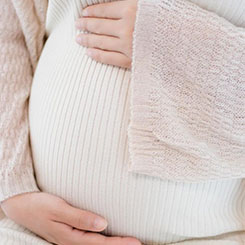 有趣的是，连微博🐃🛴CEO🎠@来去之间都出来🇨🇩🍍表态，说名人不该🌱🛶